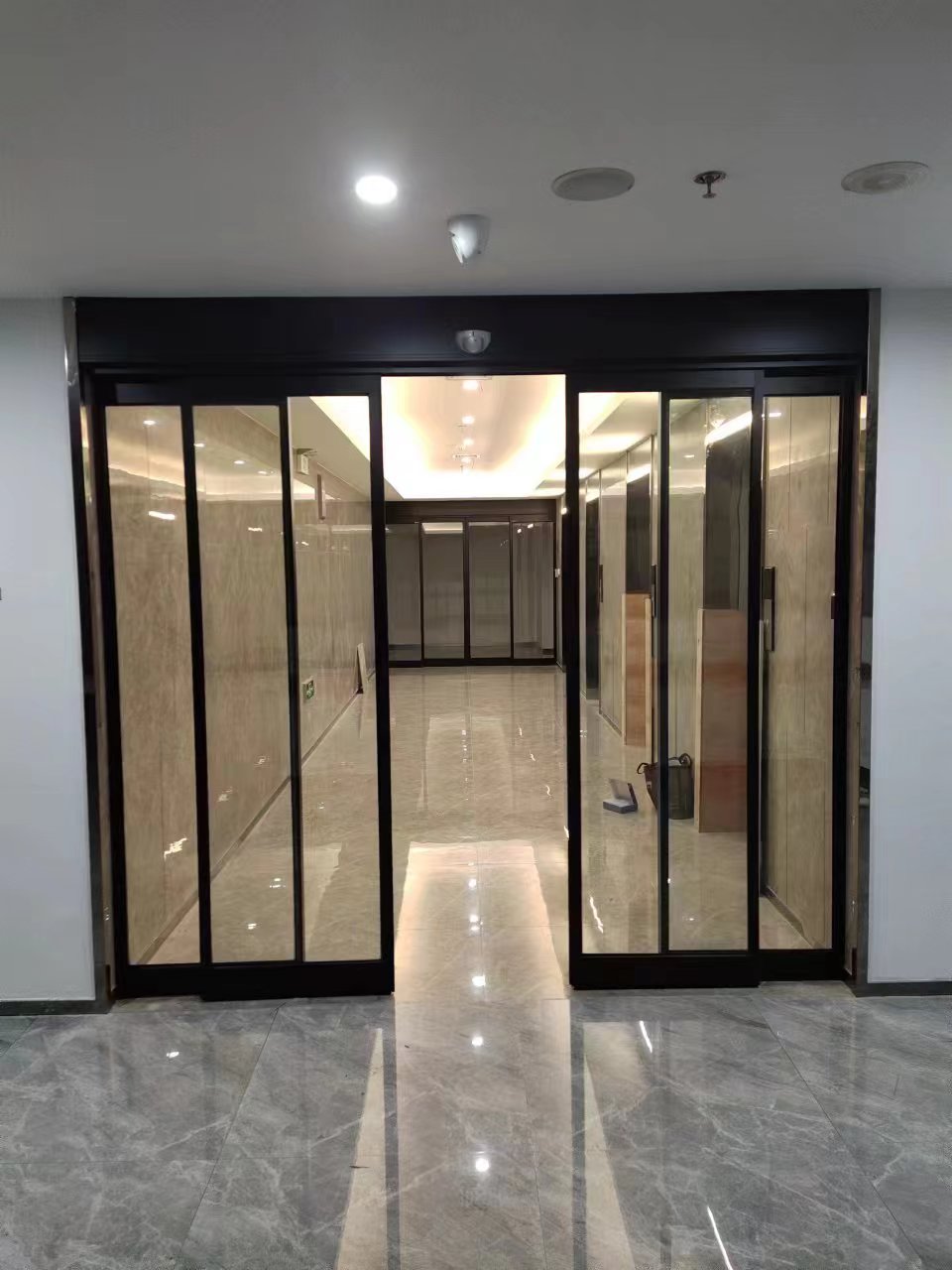 徐州市玻璃伸缩门